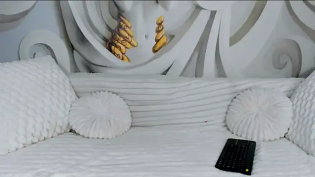 JessicaLee25 online show from 04/06/26, 12:06