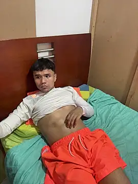 Snapshot of CreamKingg chatting on 02/15/26, 02:56 CreamKingg online show from 02/15/26, 02:56