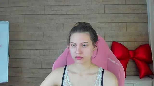 Snapshot of AliceVersal chatting on 02/19/26, 04:42 AliceVersal online show from 02/19/26, 04:42