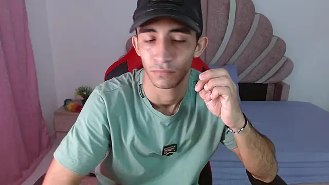 Snapshot of Caius_fox chatting on 02/08/26, 11:19 Caius fox online show from 02/08/26, 11:19