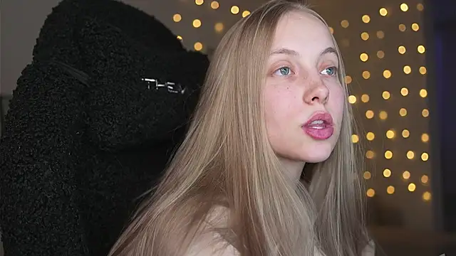 Snapshot of Appr0ved_ chatting on 02/11/26, 03:01 Appr0ved online show from 02/11/26, 03:01