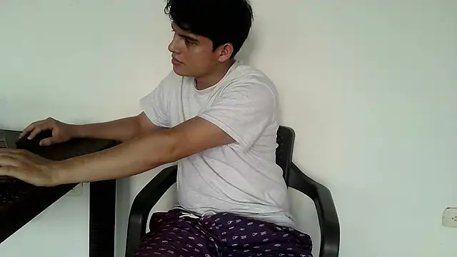 Snapshot of luisk200 chatting on 02/03/26, 12:43 luisk200 online show from 02/03/26, 12:43