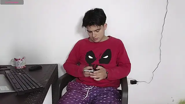 Snapshot of luisk200 chatting on 03/06/26, 02:12 luisk200 online show from 03/06/26, 02:12