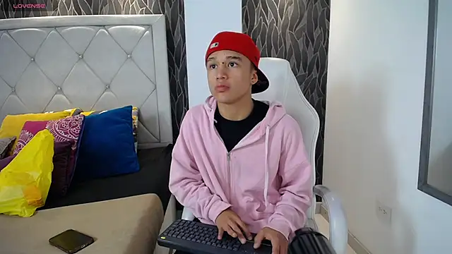 Snapshot of Dominik_Souza chatting on 02/06/26, 01:18 Dominik Souza online show from 02/06/26, 01:18