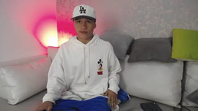 Snapshot of Dominik_Souza chatting on 02/09/26, 12:58 Dominik Souza online show from 02/09/26, 12:58