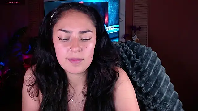 Snapshot of Iris_colette chatting on 05/20/26, 01:02 Iris colette online show from 05/20/26, 01:02