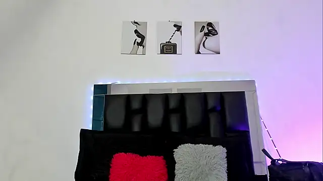 Snapshot of Isabella_Moon9 chatting on 07/11/26, 11:32 Isabella Moon9 online show from 07/11/26, 11:32