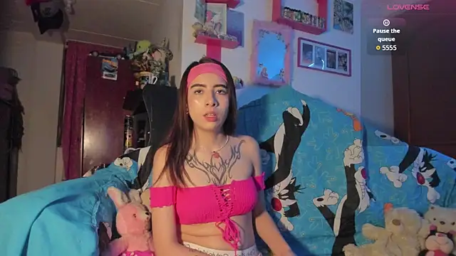 Snapshot of Rebecahart chatting on 02/13/26, 05:29 Rebecahart online show from 02/13/26, 05:29