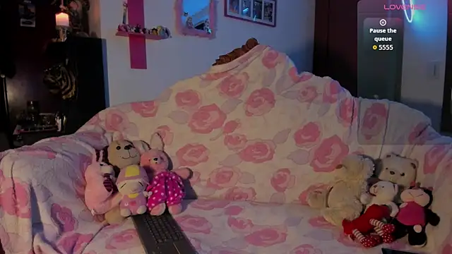 Snapshot of Rebecahart chatting on 02/17/26, 01:36 Rebecahart online show from 02/17/26, 01:36