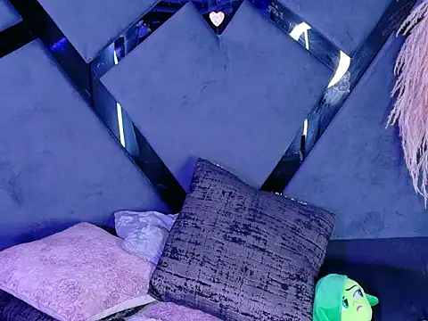 KylieWhitee online show from 03/21/26, 01:51