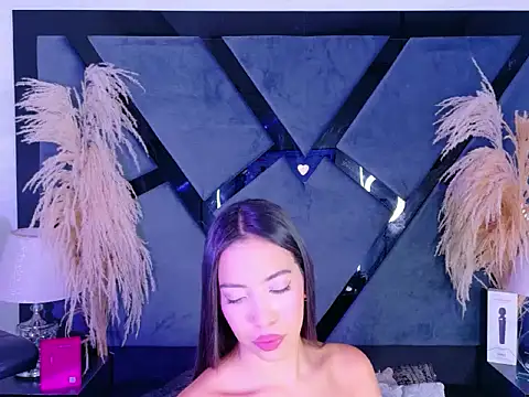 KylieWhitee online show from 03/17/26, 01:03