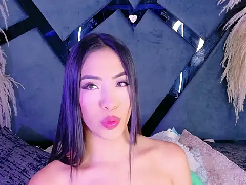 KylieWhitee online show from 04/08/26, 11:55