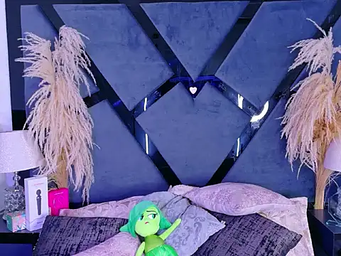 KylieWhitee online show from 04/15/26, 02:43