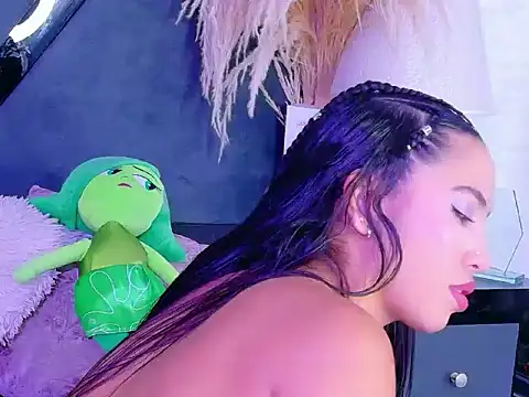 KylieWhitee online show from 03/20/26, 01:23