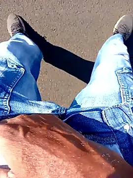 Snapshot of negrim10 chatting on 02/16/26, 12:37 negrim10 online show from 02/16/26, 12:37