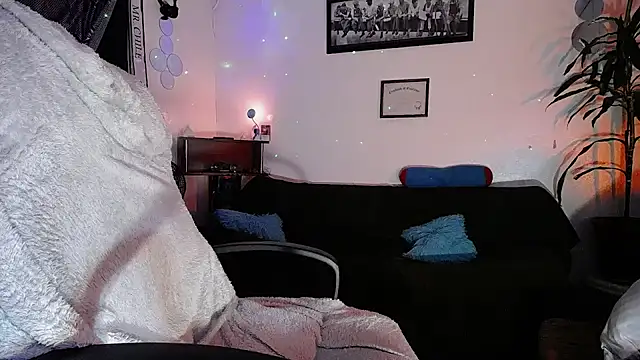 tiancam online show from 04/17/26, 04:04