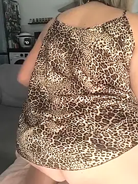 Snapshot of NinaRicci1518 chatting on 02/06/26, 10:00 NinaRicci1518 online show from 02/06/26, 10:00