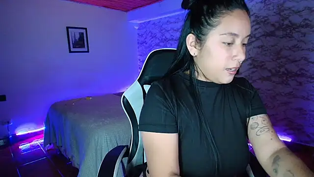 Snapshot of Camila_IRoose chatting on 05/11/26, 12:56 Camila IRoose online show from 05/11/26, 12:56