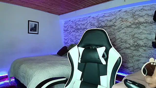 Camila IRoose online show from 03/18/26, 08:53