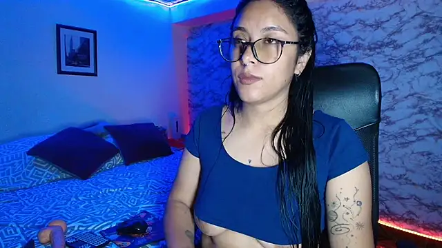 Snapshot of Camila_IRoose chatting on 02/15/26, 04:35 Camila IRoose online show from 02/15/26, 04:35