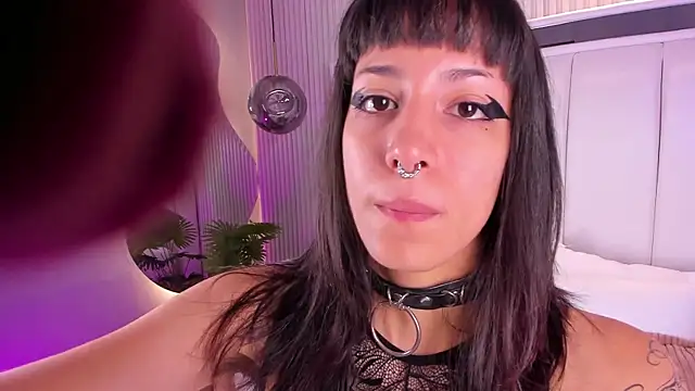 Snapshot of ViolettaColinss chatting on 05/19/26, 11:39 ViolettaColinss online show from 05/19/26, 11:39