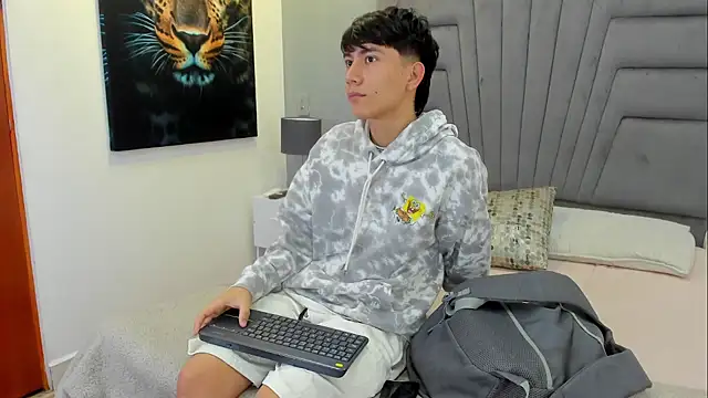 Snapshot of Raphael_Nyon chatting on 02/25/26, 11:32 Raphael Nyon online show from 02/25/26, 11:32