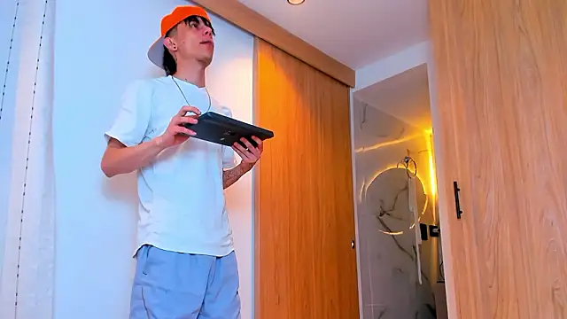 TheBatMansion online show from 02/11/26, 04:34