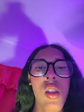 Snapshot of mariana_doll2 chatting on 02/14/26, 12:33 mariana doll2 online show from 02/14/26, 12:33