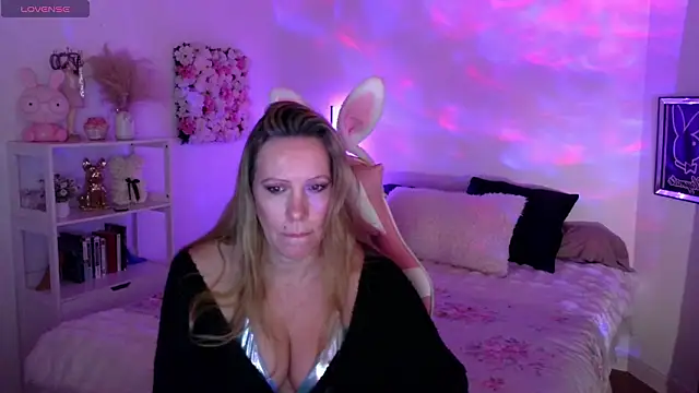 Snapshot of ArchangelTheFrancaise chatting on 02/12/26, 01:22 ArchangelTheFrancaise online show from 02/12/26, 01:22