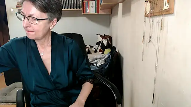 katemodel online show from 10/29/25, 08:02