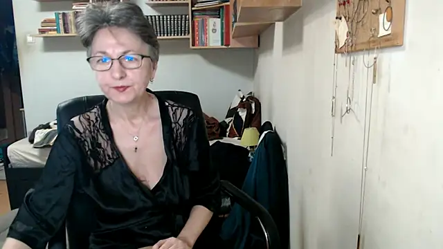 katemodel online show from 11/11/25, 08:20