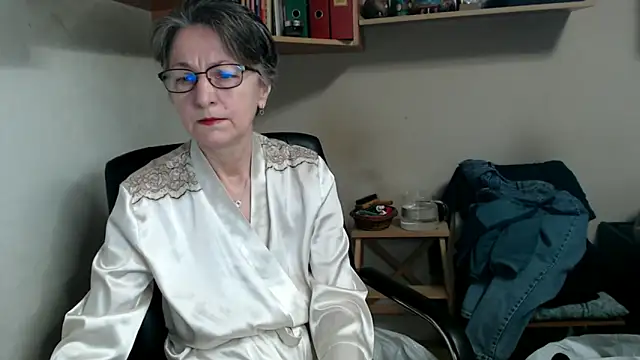 katemodel online show from 12/17/25, 07:46