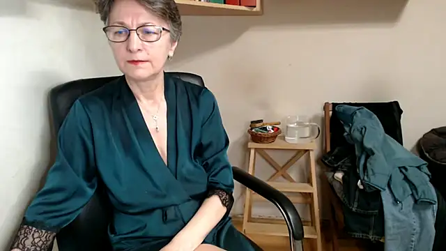 katemodel online show from 12/03/25, 08:14