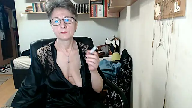 Snapshot of katemodel chatting on 10/18/25, 05:20 katemodel online show from 10/18/25, 05:20