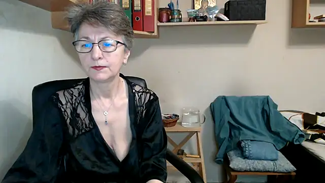 katemodel online show from 11/17/25, 07:45