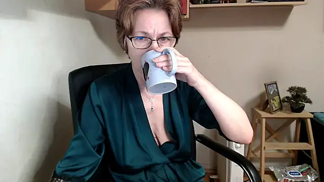 katemodel online show from 02/15/26, 07:42