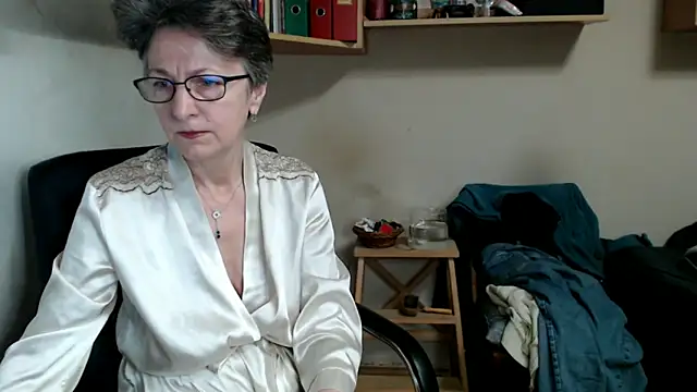 katemodel online show from 11/23/25, 06:56