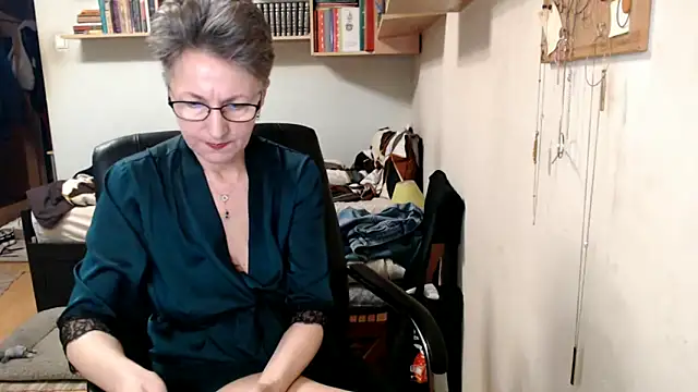 Snapshot of katemodel chatting on 10/15/25, 06:44 katemodel online show from 10/15/25, 06:44