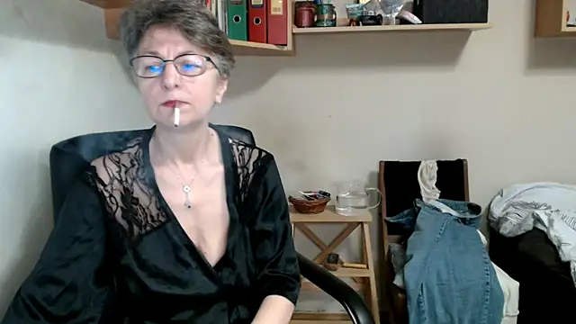 katemodel online show from 11/18/25, 07:55