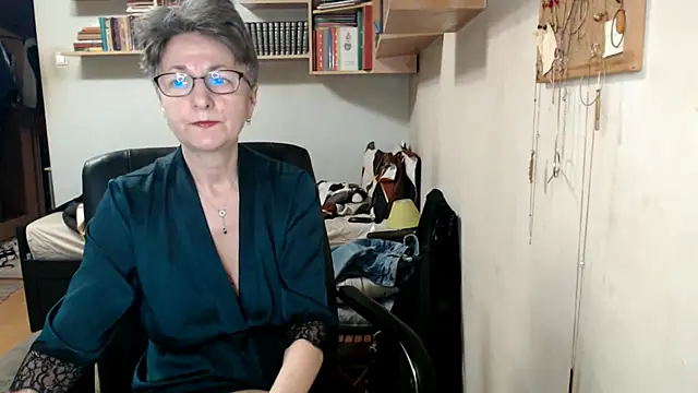 Snapshot of katemodel chatting on 10/19/25, 07:00 katemodel online show from 10/19/25, 07:00