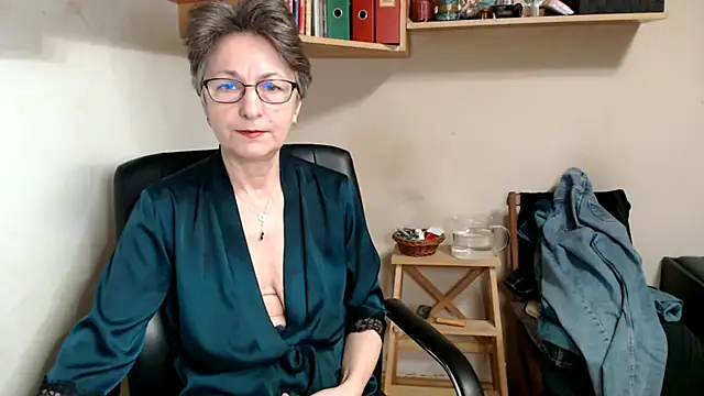 katemodel online show from 12/02/25, 09:55