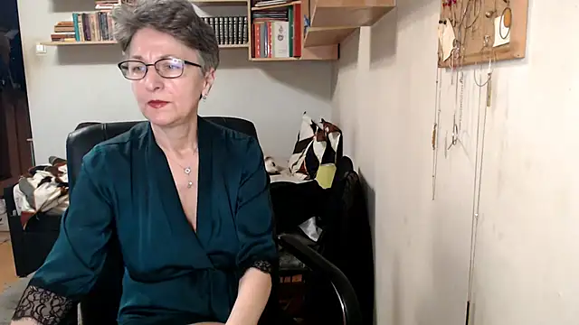 katemodel online show from 10/28/25, 07:40