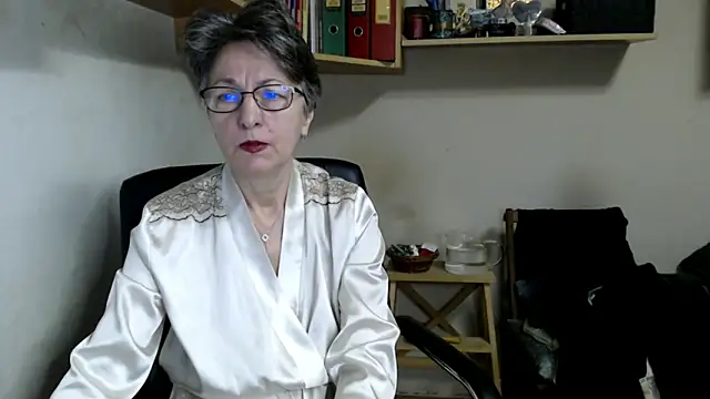 katemodel online show from 11/30/25, 07:31