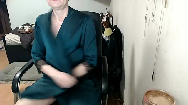 katemodel online show from 11/10/25, 06:51