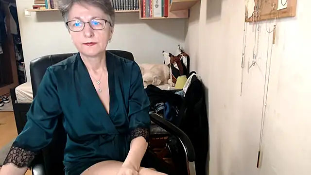 katemodel online show from 11/07/25, 07:35