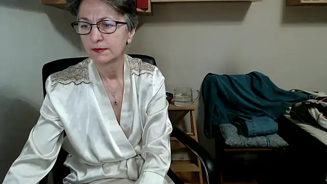 katemodel online show from 11/15/25, 07:45