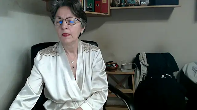 katemodel online show from 12/15/25, 08:31