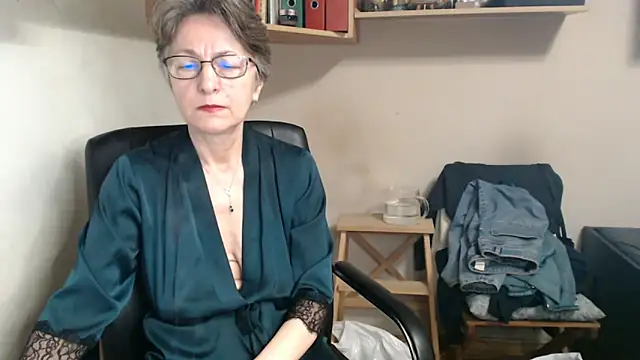 katemodel online show from 12/18/25, 07:57