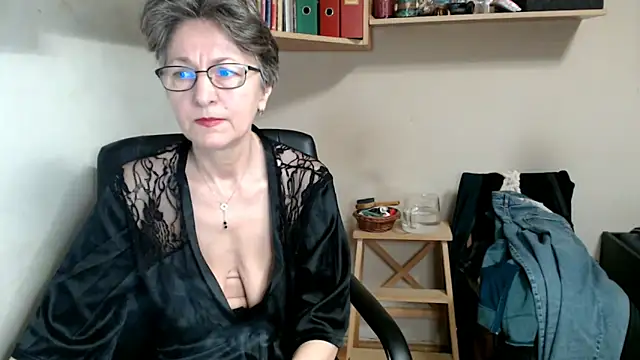 katemodel online show from 12/04/25, 08:13