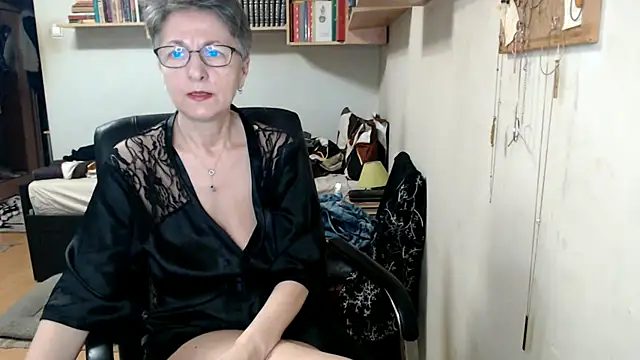 Snapshot of katemodel chatting on 10/17/25, 06:39 katemodel online show from 10/17/25, 06:39